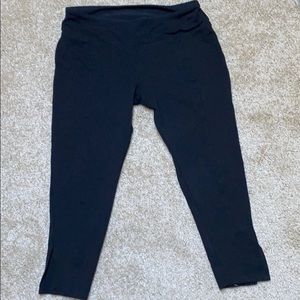 Zobha Capri Yoga Pants
